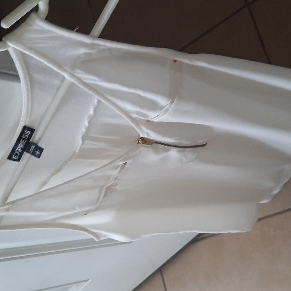 Express Blouse - Picture 6 of 6